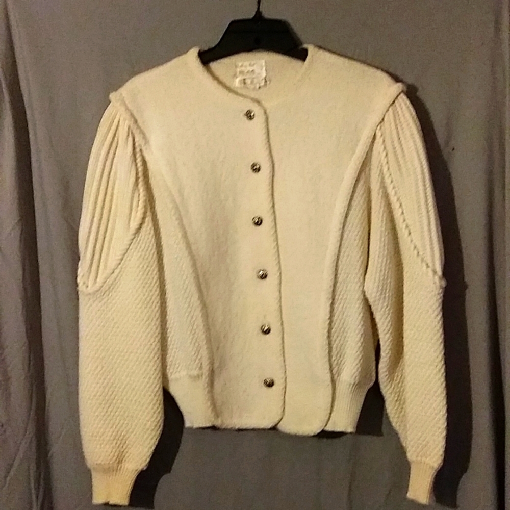 Lak Inport Beautiful short wool sweater size small cream color